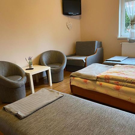 Auberge de jeunesse Pod Lipami à Kolczyglowy Extérieur photo